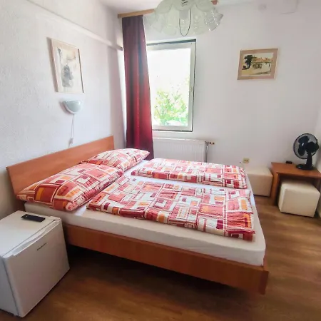 Vendégház Viktória Panzió *