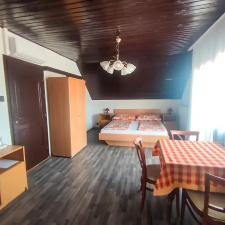 Viktoria Panzio 3* Zamárdi